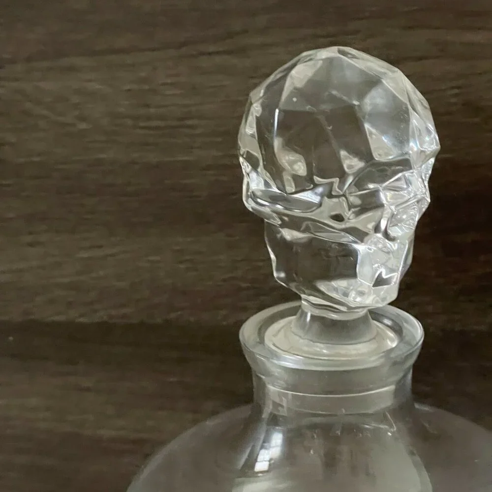 NWOB Nude Shade Whisky Decanter Skull Shaped Stopper Lead Free Crystal 42oz